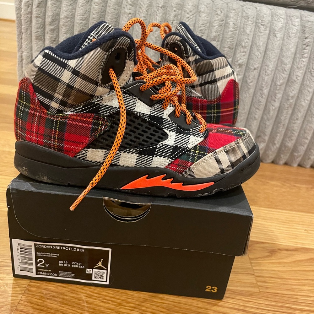 Gently worn Jordan’s size 2